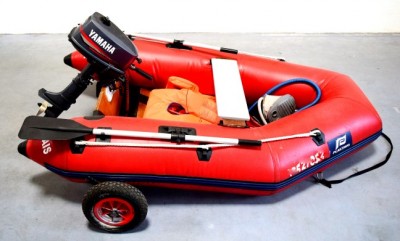 Leilão On-line - ESPECIAL - BARCO com motor Yamaha de 5 cv/hp